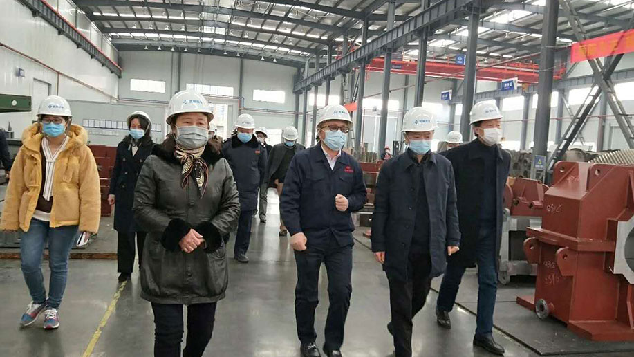 江津區委書記程志毅一行視察智展公司 疫情防控和復工復產情況